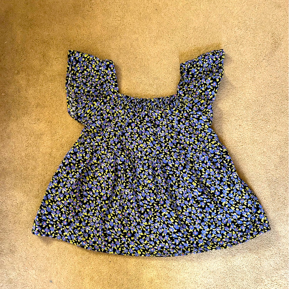 Woman’s size small purple floral top.
